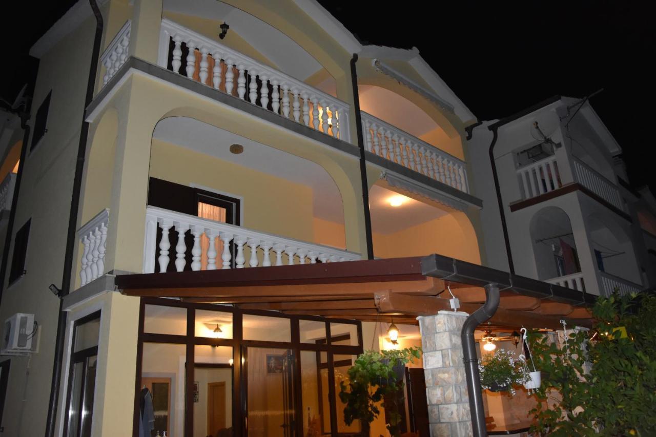Macola Apartman *