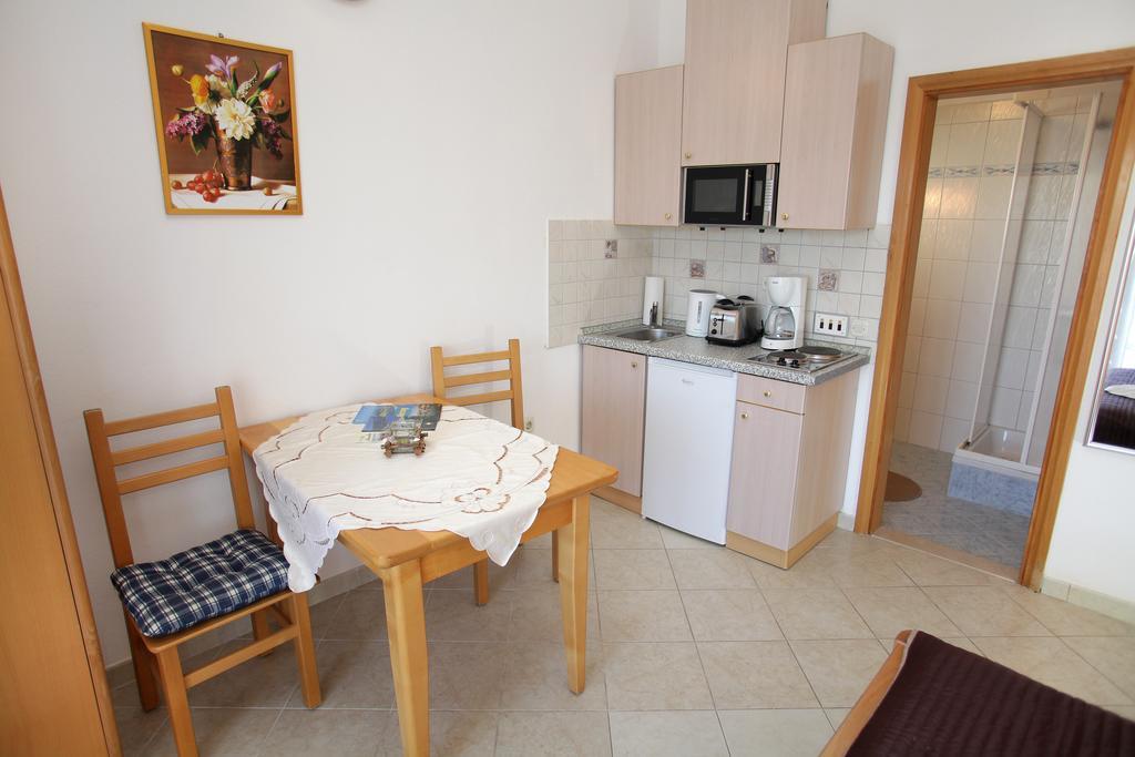 Macola Apartment